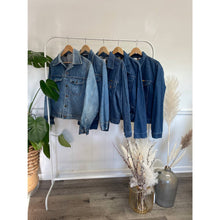 Load image into Gallery viewer, Vintage 70s Lee Riders Classic Jean Denim Jacket Medium Blue Cropped