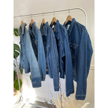 Load image into Gallery viewer, Vintage 70s Lee Riders Classic Jean Denim Jacket Medium Blue Cropped