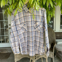 Load image into Gallery viewer, Karnet Creative Upcycled Embroidery Vintage 70s Levis Snap Button Down