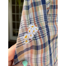 Load image into Gallery viewer, Karnet Creative Upcycled Embroidery Vintage 70s Levis Snap Button Down