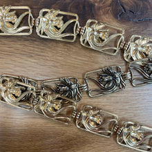 Load image into Gallery viewer, Vintage 1960s Gold Tone Daffodil Flower Metal Link Belt XXS XS