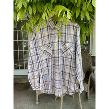 Load image into Gallery viewer, Karnet Creative Upcycled Embroidery Vintage 70s Levis Snap Button Down