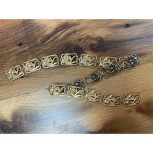 Load image into Gallery viewer, Vintage 1960s Gold Tone Daffodil Flower Metal Link Belt XXS XS