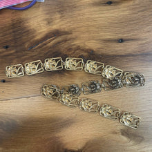 Load image into Gallery viewer, Vintage 1960s Gold Tone Daffodil Flower Metal Link Belt XXS XS