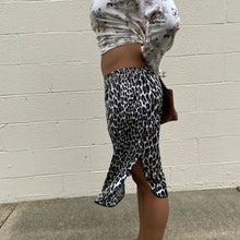 Load image into Gallery viewer, Vintage y2k Silver Circle Metal Chain Link Adjustable Belt