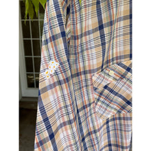 Load image into Gallery viewer, Karnet Creative Upcycled Embroidery Vintage 70s Levis Snap Button Down