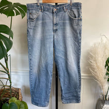 Load image into Gallery viewer, Vintage 1980s Denim Straight Leg Denim Jeans Light Wash 38 40