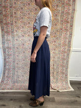 Load image into Gallery viewer, Vintage Navy Blue Midi Pleated Skirt