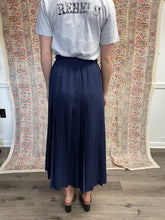 Load image into Gallery viewer, Vintage Navy Blue Midi Pleated Skirt