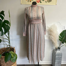 Load image into Gallery viewer, Vintage 1970s Maxi Pastel Prairie Boho Maxi Full Length Long Sleeve Dress SZ 10