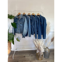 Load image into Gallery viewer, Vintage 70s Lee Riders Classic Jean Denim Jacket Medium Blue Cropped
