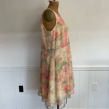 Load image into Gallery viewer, Vintage y2k Dress Barn Plus Size Pastel Floral Crinkle Short Dress 24W
