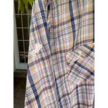 Load image into Gallery viewer, Karnet Creative Upcycled Embroidery Vintage 70s Levis Snap Button Down
