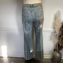 Load image into Gallery viewer, Vintage y2k Z. Cavaricci Light Wash Embroidered Jeans Flare Sz 14
