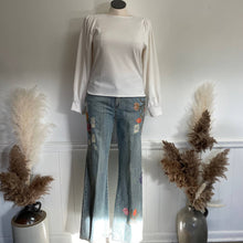 Load image into Gallery viewer, Vintage y2k Z. Cavaricci Light Wash Embroidered Jeans Flare Sz 14
