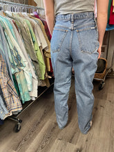 Load image into Gallery viewer, Vintage Bill Blass Mom Jeans Distressed Light-Med Blue Wash Sz 10 All cotton Straight leg
