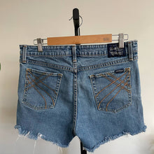 Load image into Gallery viewer, Levi Strauss Signature y2k 90s Stretch Low Rise Cut-off Denim Shorts
